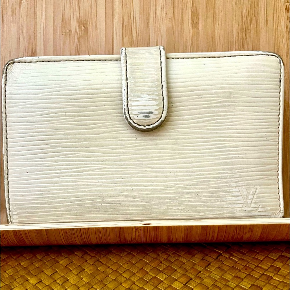 Cream colored Louis Vuitton epi Textured wallet with COA - Picture 2 of 11